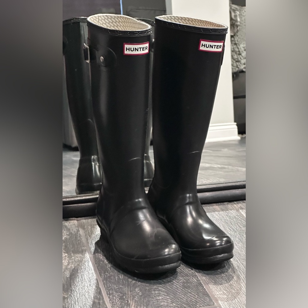 Hunter Classic original black gloss Rain Boots with box